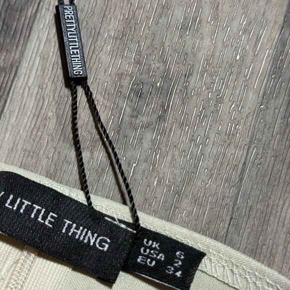 Pretty little thing Stone Stretch Woven Buckle Crop Top - Picture 4 of 8